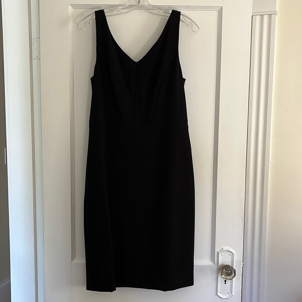 Black tailored sleeveless dress fully lined White House Black Market size 6